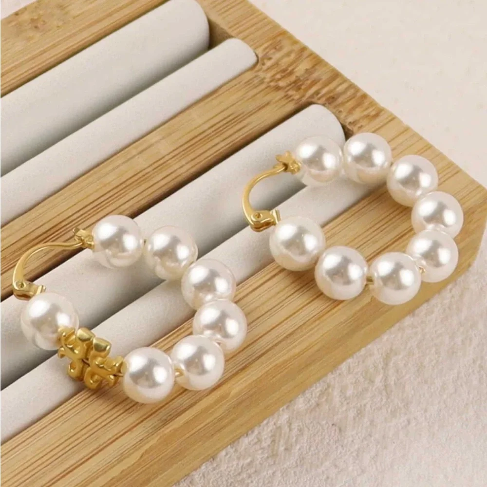 NWT Tory Burch Eleanor Kira Pearl Hoop Earrings - Picture 6 of 10